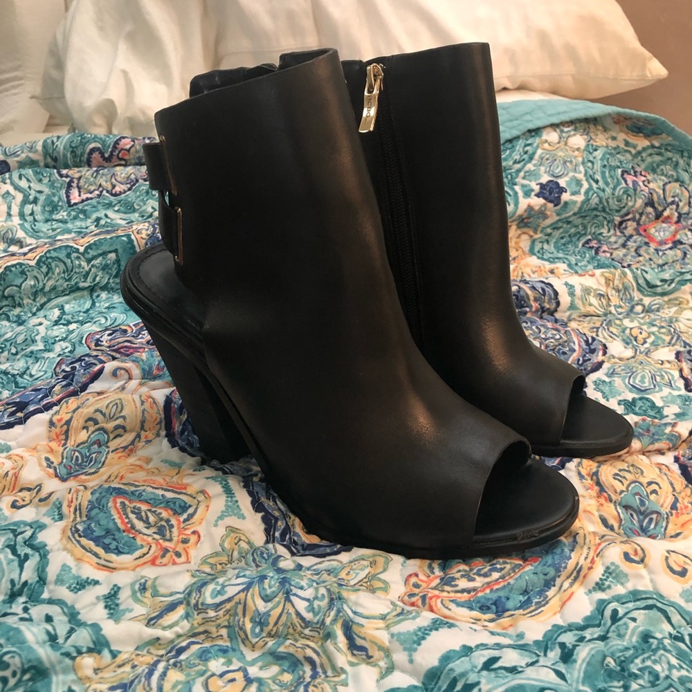 Black heel